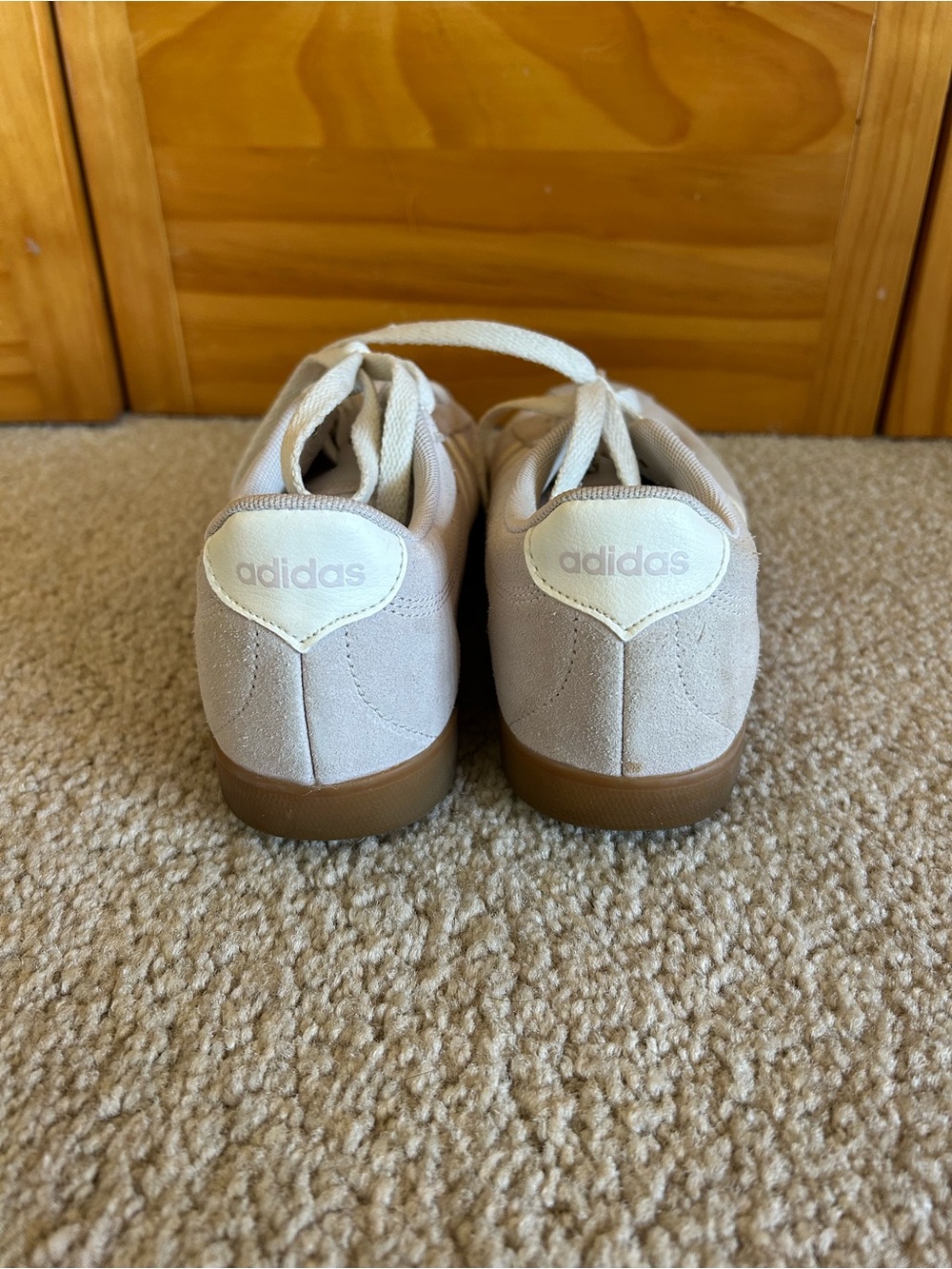 Light pink Adidas shoes - Picture 4 of 6